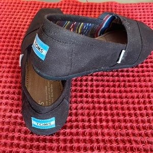 Toms classic black canvas shoes, women’s size 7.5